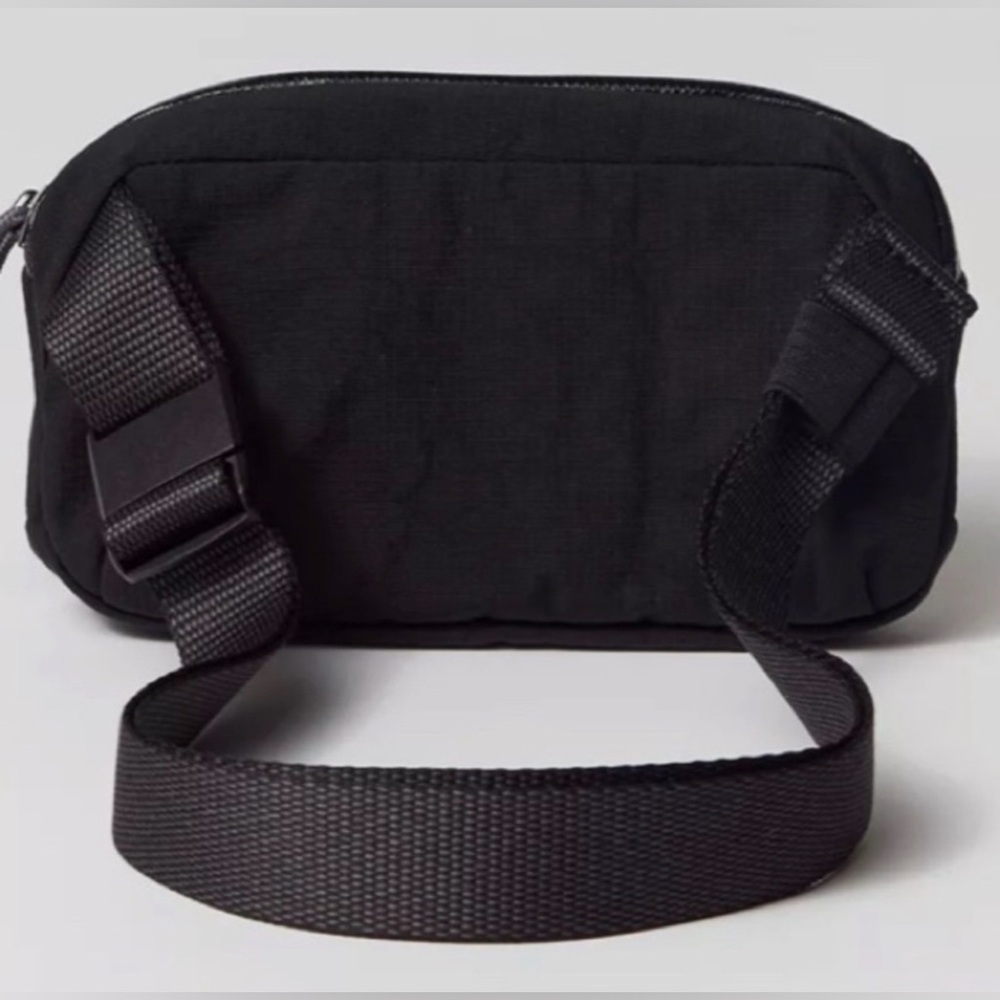 Urban Outfitters Unisex Bellroy Black Belt Bag - Picture 3 of 11